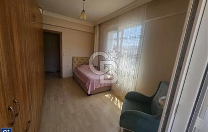 Yenifoça Merkeze Yakın Eşyalı Kiralık 2+1 Daire