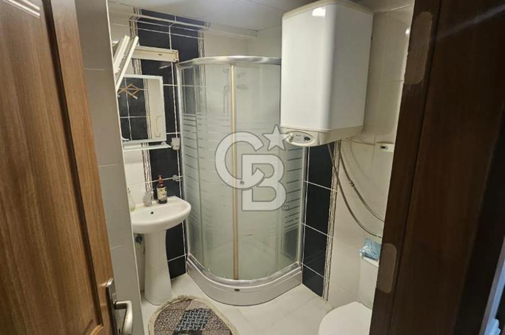 Yenifoça Merkeze Yakın Eşyalı Kiralık 2+1 Daire