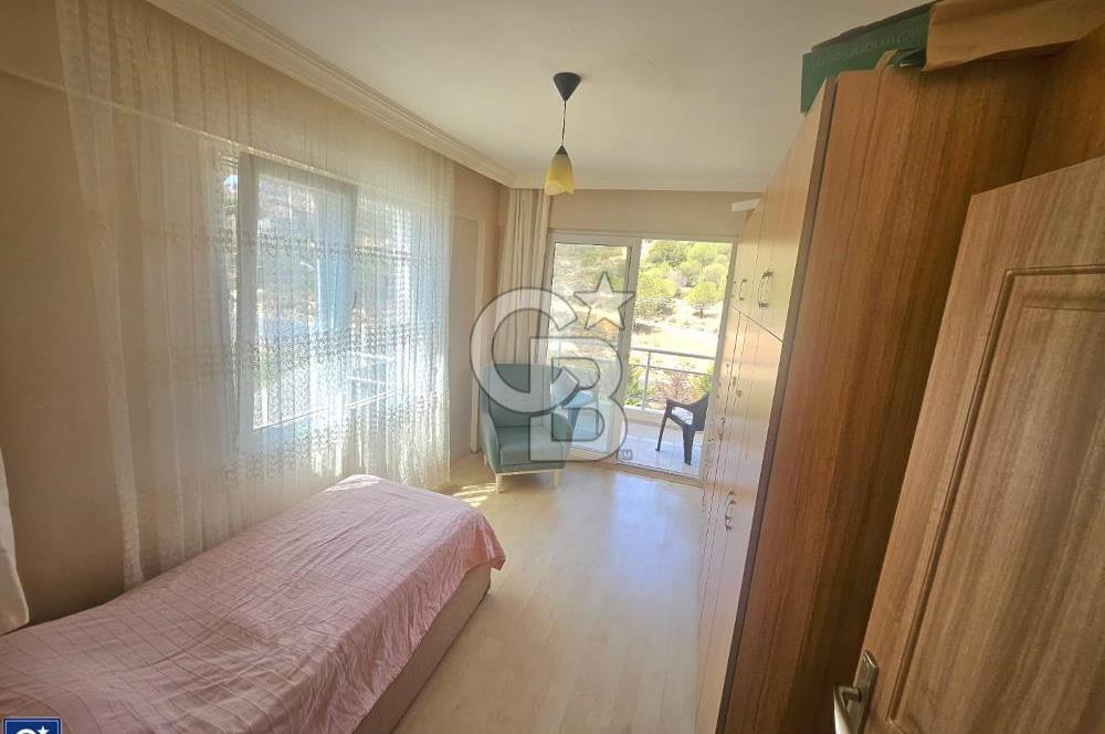 Yenifoça Merkeze Yakın Eşyalı Kiralık 2+1 Daire