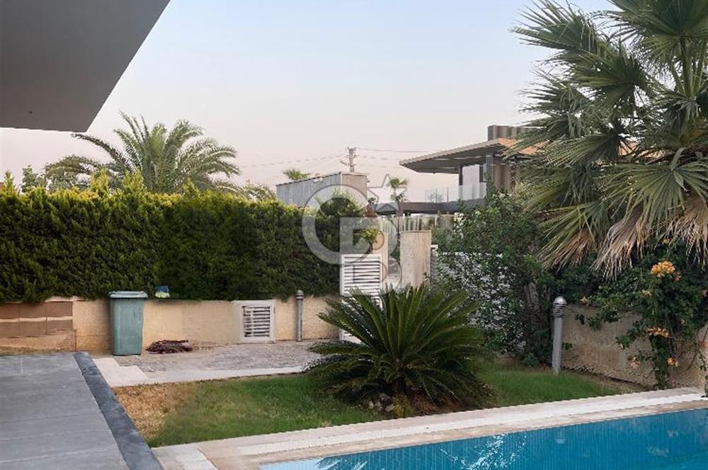 Çeşme Mamurbaba Satılık 4+1 Villa