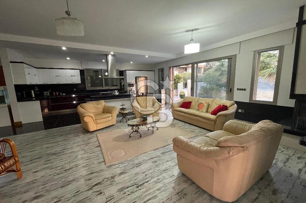 Çeşme Mamurbaba Satılık 4+1 Villa