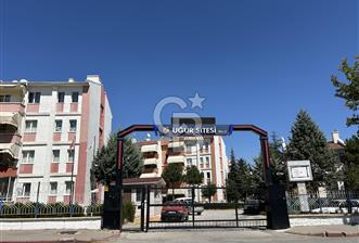 BATIKENT'TE SİTE İÇİNDE MERKEZİ LOKASYONDA BAKIMLI 3+1 DAİRE