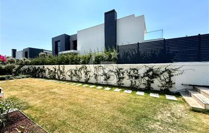 Çeşme Dalyan'da Müstakil Havuzlu Satılık Lüks Villa