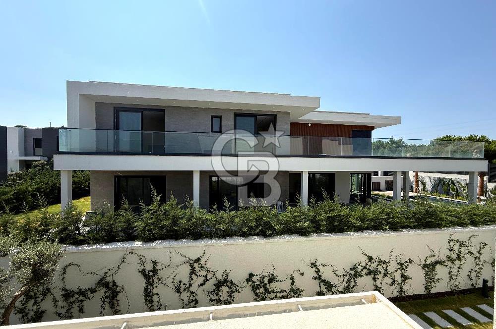 Çeşme Dalyan'da Müstakil Havuzlu Satılık Lüks Villa