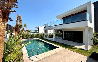 Çeşme Dalyan'da Müstakil Havuzlu Satılık Lüks Villa