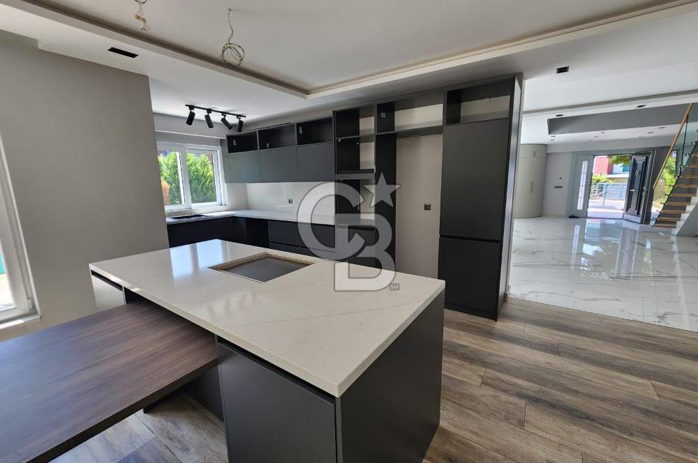 Silivri Star Life Sitesi 700 M2 Havuzlu Müstakil Villa