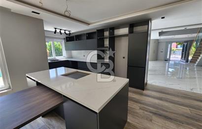 Silivri Star Life Sitesi 700 M2 Havuzlu Müstakil Villa