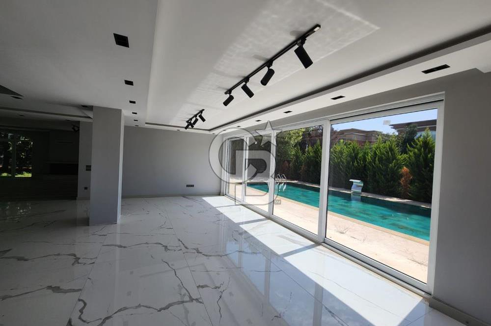 Silivri Star Life Sitesi 700 M2 Havuzlu Müstakil Villa