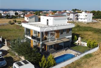 Çanakkale Lapseki Emek Tatil'de Ultra Lüks Havuzlu 6+1 Villa