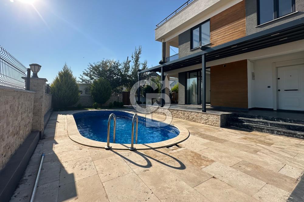 Çanakkale Lapseki Emek Tatil'de Ultra Lüks Havuzlu 6+1 Villa
