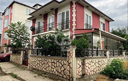 GÖLCÜK'TE MERKEZİ KONUMDA DENİZE ÇOK YAKIN SATILIK MÜSTAKİL EV