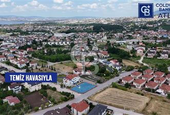BAŞİSKELE YENİKÖY'DESATILIK 3 TARAFI YOL İMARLI ARSA