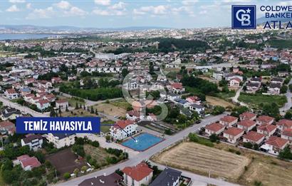 BAŞİSKELE YENİKÖY'DESATILIK 3 TARAFI YOL İMARLI ARSA
