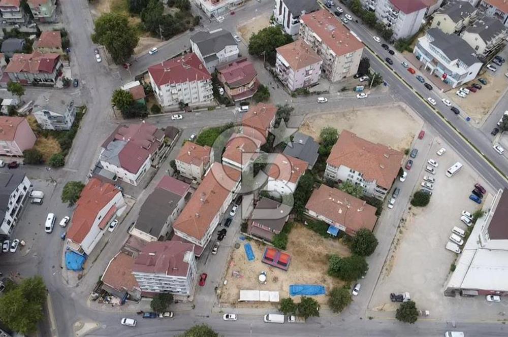 GÖLCÜK'TE MERKEZİ KONUMDA DENİZE ÇOK YAKIN SATILIK MÜSTAKİL EV