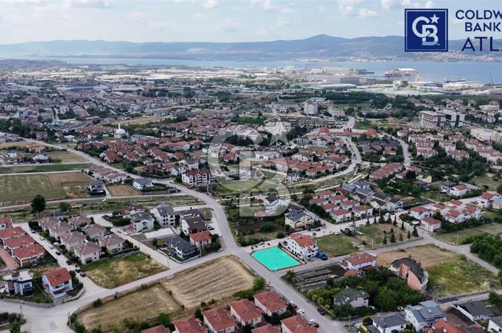 BAŞİSKELE YENİKÖY'DESATILIK 3 TARAFI YOL İMARLI ARSA