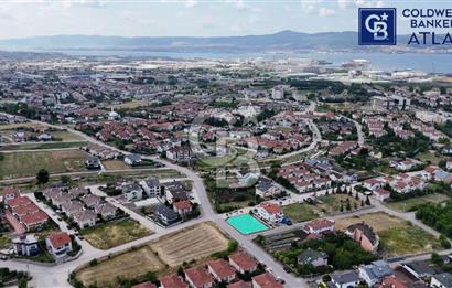 BAŞİSKELE YENİKÖY'DESATILIK 3 TARAFI YOL İMARLI ARSA