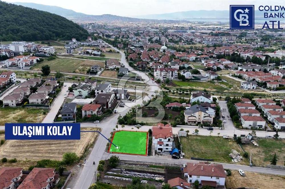 BAŞİSKELE YENİKÖY'DESATILIK 3 TARAFI YOL İMARLI ARSA