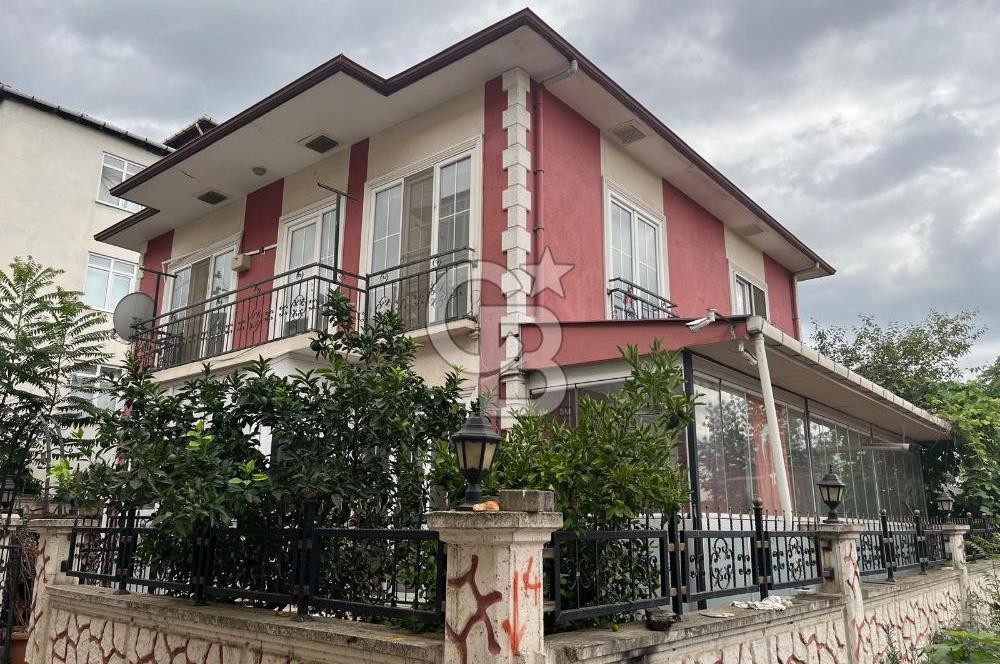 GÖLCÜK'TE MERKEZİ KONUMDA DENİZE ÇOK YAKIN SATILIK MÜSTAKİL EV