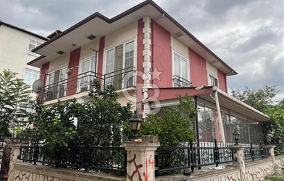 GÖLCÜK'TE MERKEZİ KONUMDA DENİZE ÇOK YAKIN SATILIK MÜSTAKİL EV