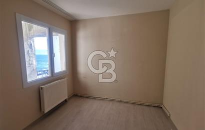 SAHİLDE GENİŞ DENİZ MANZARALI TADİLATLI YALI DAİRESİ 