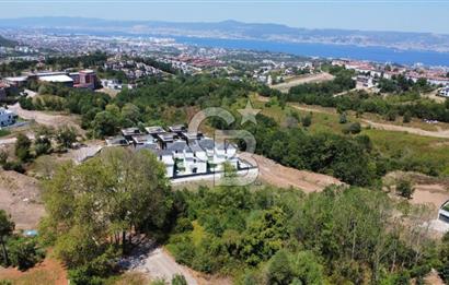 BAŞİSKELE BAHÇECİK'TE %20 İMARLI 1210 M² DENİZ MANZARALI ARSA