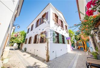 SEFERİHİSAR SIĞACIK KALEİÇİ SATILIK 6+2 MÜSTAKİL EV