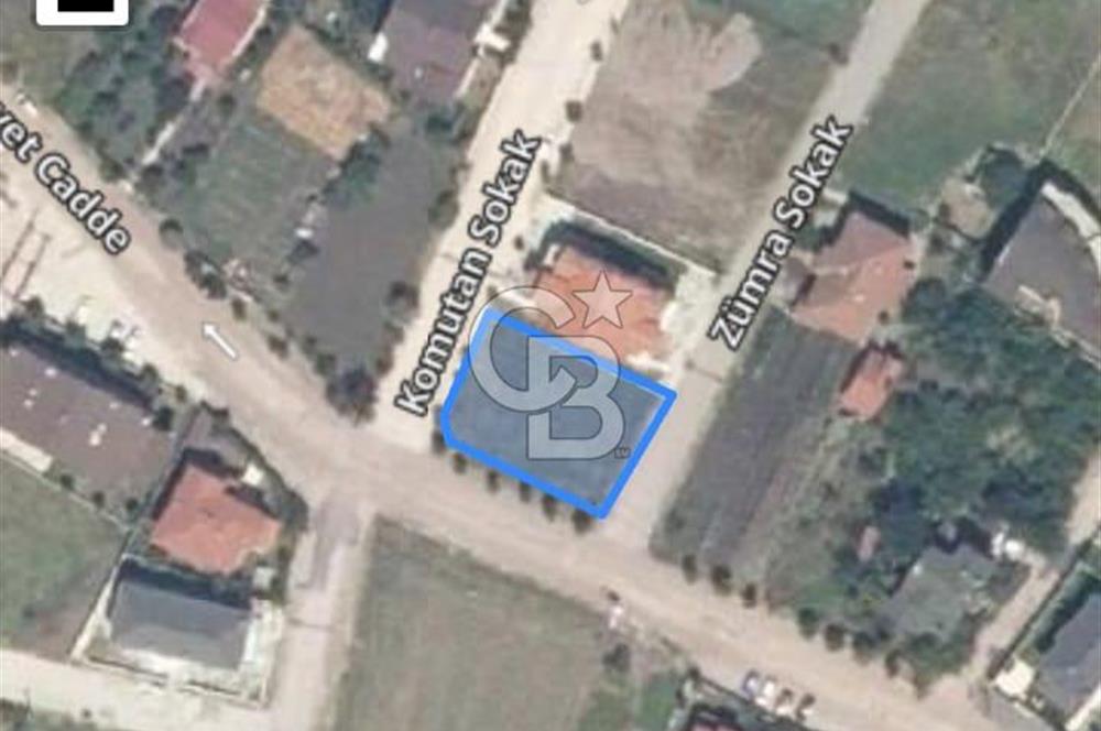 BAŞİSKELE YENİKÖY'DESATILIK 3 TARAFI YOL İMARLI ARSA
