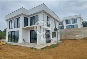 KOCAELİ İZMİT DAĞKÖY'DE; İZMİT VE DOĞA MANZARALI SATILIK VİLLA