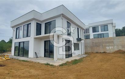 KOCAELİ İZMİT DAĞKÖY'DE; İZMİT VE DOĞA MANZARALI SATILIK VİLLA