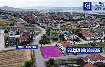 BAŞİSKELE YENİKÖY'DESATILIK 3 TARAFI YOL İMARLI ARSA