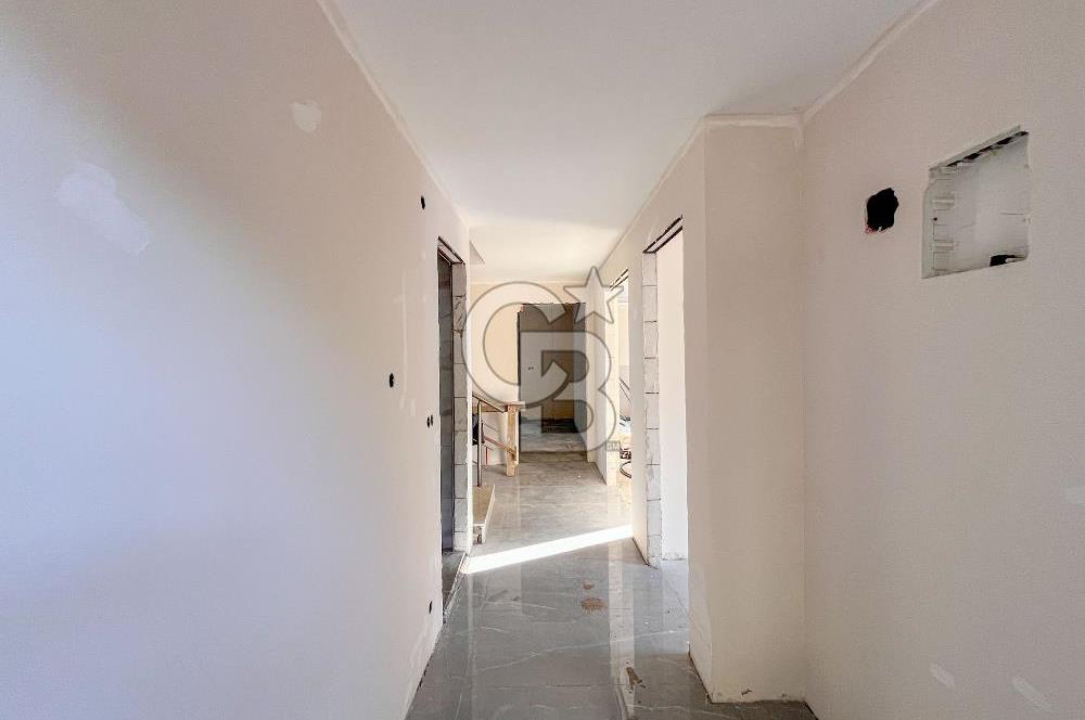 CB MARİNADAN SATILIK 400m2 BAHÇE ALANI VE 7x4 HAVUZLU 4+1 VİLLA