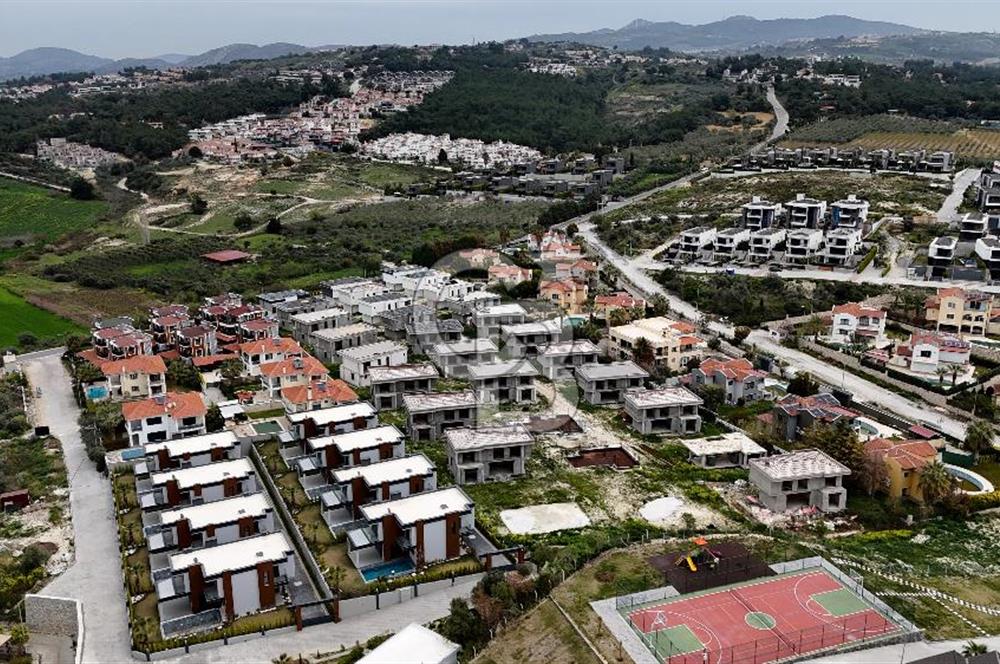 Kuşadası Soğucak ta Projeden Satılık 5+1 Villa