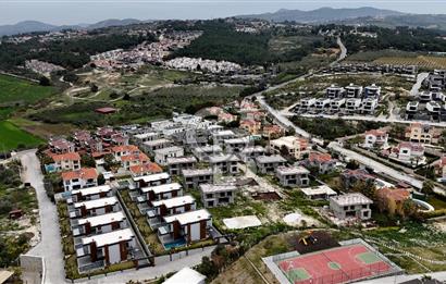 Kuşadası Soğucak ta Projeden Satılık 5+1 Villa