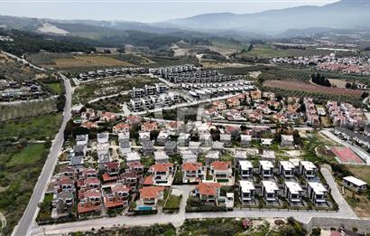 Kuşadası Soğucak ta Projeden Satılık 5+1 Villa