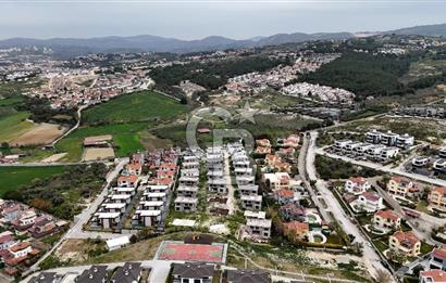 Kuşadası Soğucak ta Projeden Satılık 5+1 Villa
