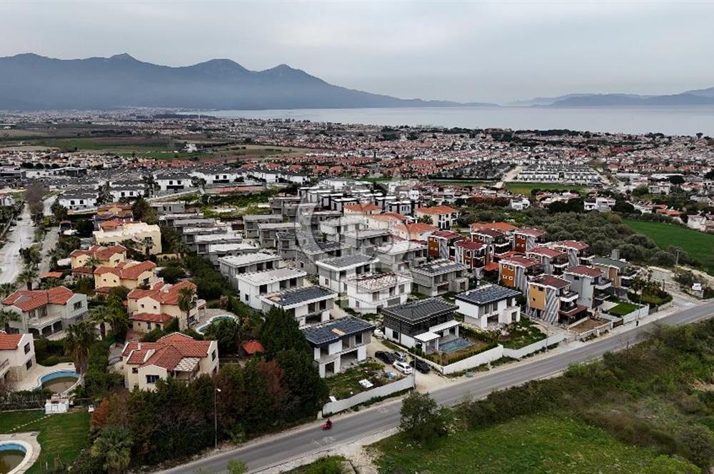 Kuşadası Soğucak ta Projeden Satılık 5+1 Villa