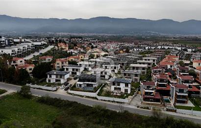 Kuşadası Soğucak ta Projeden Satılık 5+1 Villa