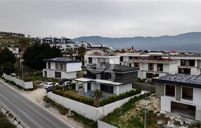 Kuşadası Soğucak ta Projeden Satılık 5+1 Villa