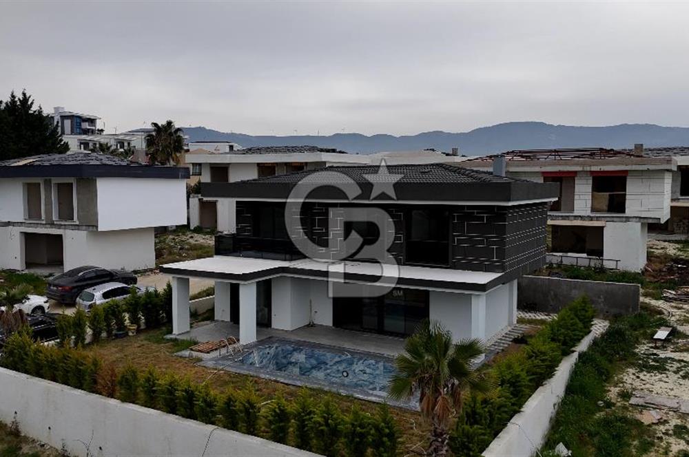 Kuşadası Soğucak ta Projeden Satılık 5+1 Villa