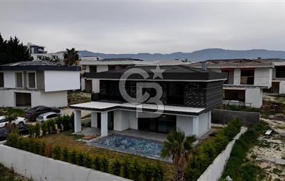 Kuşadası Soğucak ta Projeden Satılık 5+1 Villa