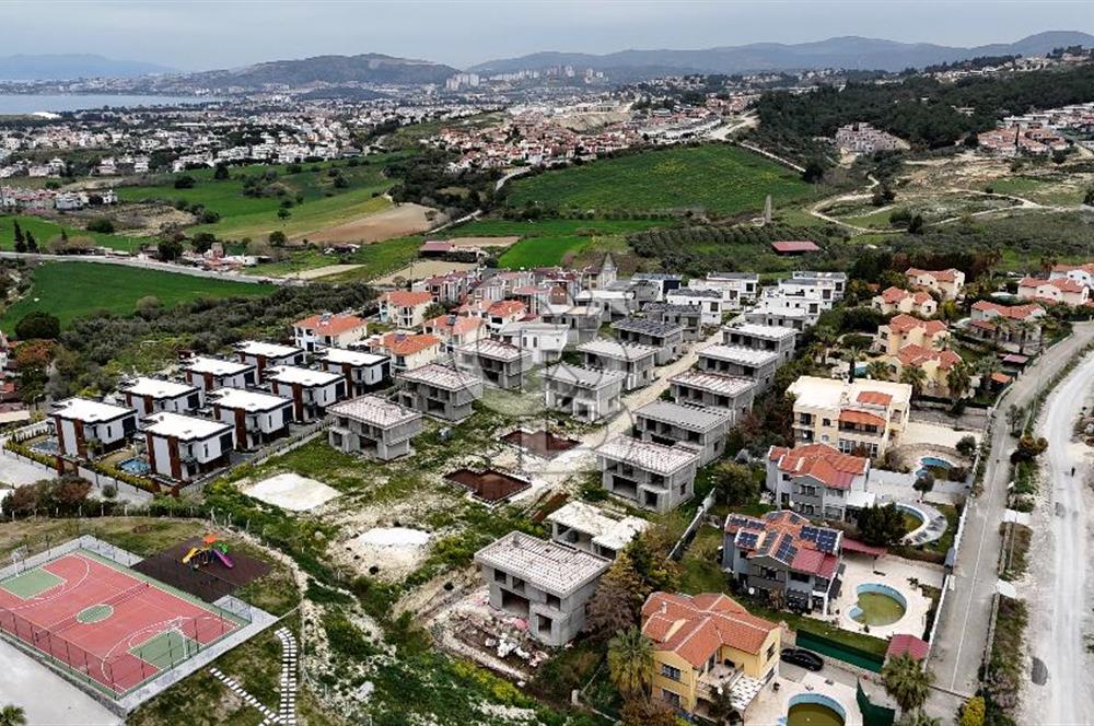Kuşadası Soğucak ta Projeden Satılık 5+1 Villa