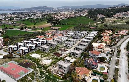 Kuşadası Soğucak ta Projeden Satılık 5+1 Villa