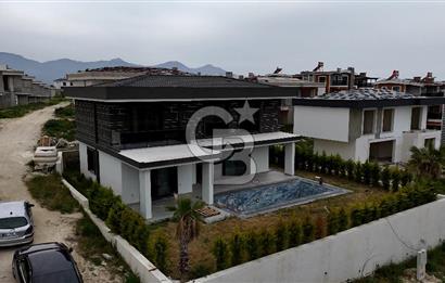 Kuşadası Soğucak ta Projeden Satılık 5+1 Villa