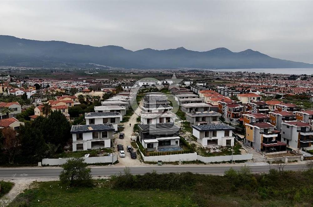 Kuşadası Soğucak ta Projeden Satılık 5+1 Villa
