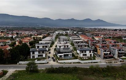 Kuşadası Soğucak ta Projeden Satılık 5+1 Villa