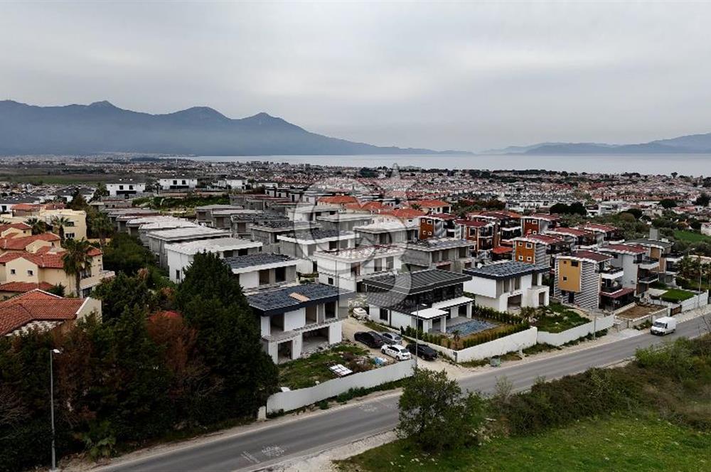 Kuşadası Soğucak ta Projeden Satılık 5+1 Villa