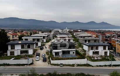Kuşadası Soğucak ta Projeden Satılık 5+1 Villa