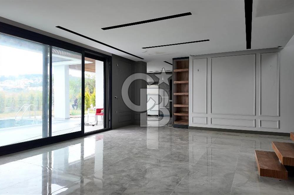 Kuşadası Soğucak ta Projeden Satılık 5+1 Villa