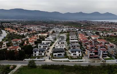 Kuşadası Soğucak ta Projeden Satılık 5+1 Villa