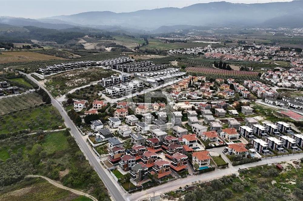 Kuşadası Soğucak ta Projeden Satılık 5+1 Villa